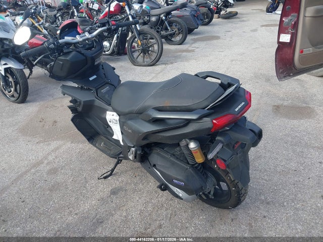 Honda Adv160 A 2025 MLHKF5459S5100904 Image 3