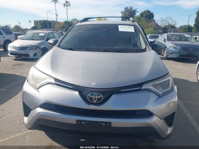 JTMZFREV8JJ183495 Toyota RAV4 LE