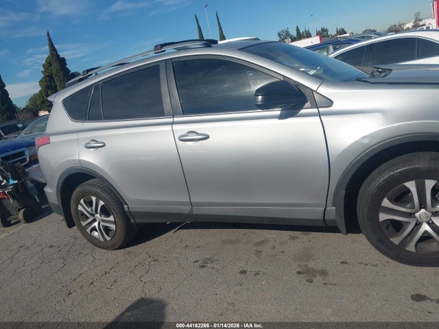 JTMZFREV8JJ183495 Toyota RAV4 LE