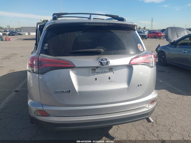 JTMZFREV8JJ183495 Toyota RAV4 LE