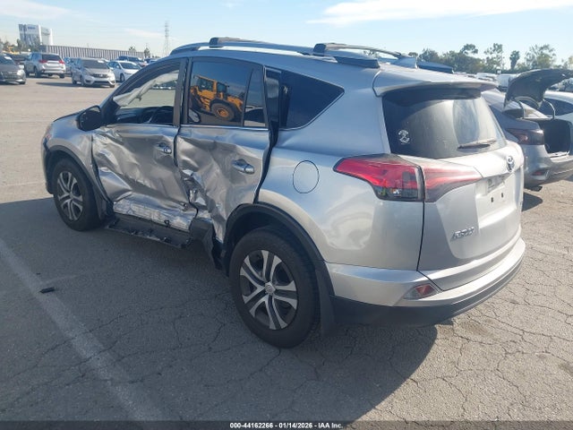 JTMZFREV8JJ183495 Toyota RAV4 LE