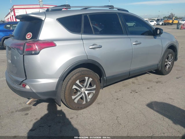 JTMZFREV8JJ183495 Toyota RAV4 LE