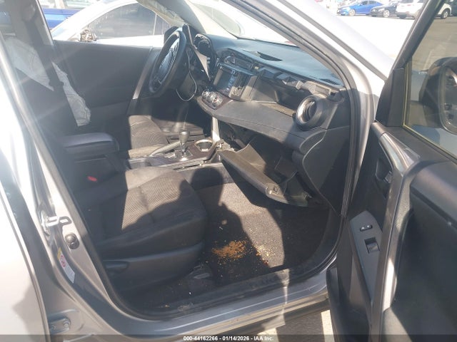 JTMZFREV8JJ183495 Toyota RAV4 LE