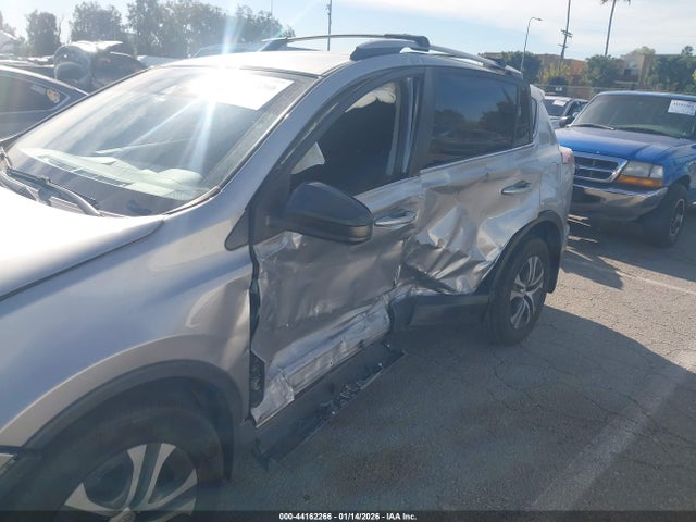 JTMZFREV8JJ183495 Toyota RAV4 LE