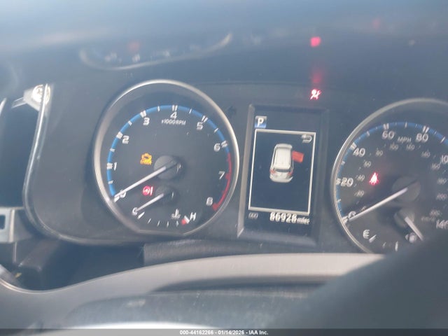JTMZFREV8JJ183495 Toyota RAV4 LE