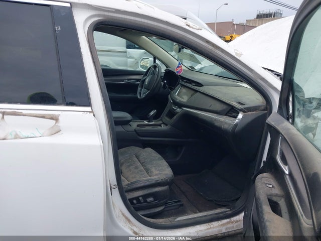 2017 CADILLAC XT5 1GYKNBRS6HZ309788 Photo 4