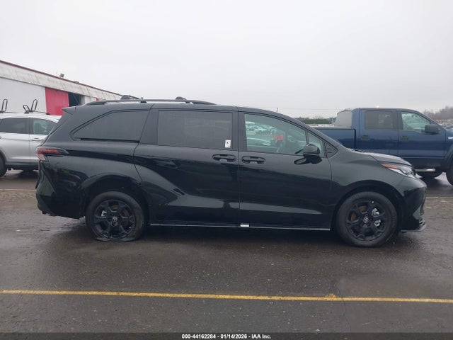 5TDCSKFC1SS163180 Toyota Sienna Woodland Edition