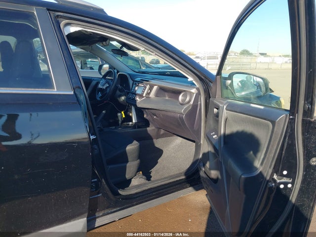 2T3ZFREV6JW515631 Toyota RAV4 LE