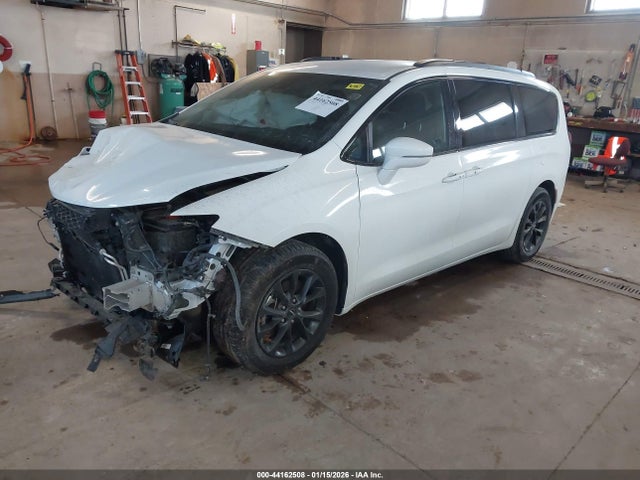 2022 Chrysler Pacifica Touring მანქანა იყიდება აუქციონზე, vin: 2C4RC1FG2NR185397, აუქციონის ნომერი: 44162508