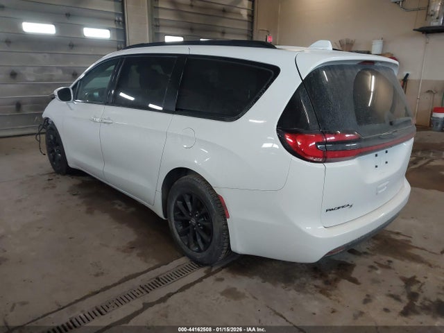 2022 Chrysler Pacifica Touring მანქანა იყიდება აუქციონზე, vin: 2C4RC1FG2NR185397, აუქციონის ნომერი: 44162508