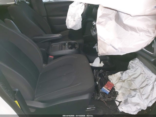 2022 Chrysler Pacifica Touring მანქანა იყიდება აუქციონზე, vin: 2C4RC1FG2NR185397, აუქციონის ნომერი: 44162508