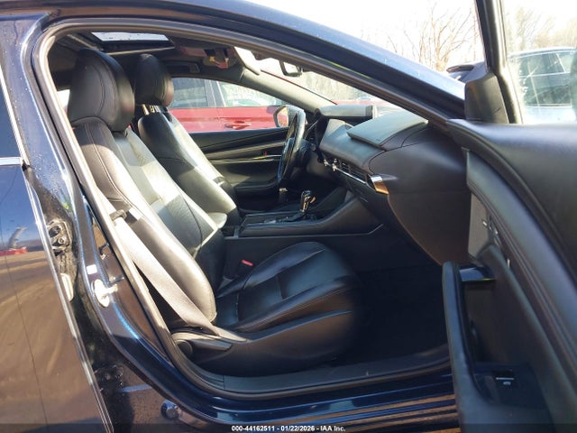 Продажа на аукционе авто 2019 Mazda 3 Preferred, vin: JM1BPAMM8K1111223, номер лота: 44162511