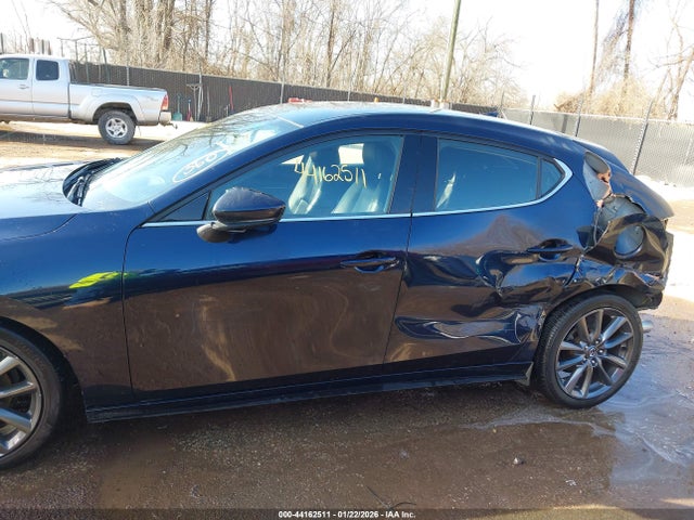 Продажа на аукционе авто 2019 Mazda 3 Preferred, vin: JM1BPAMM8K1111223, номер лота: 44162511
