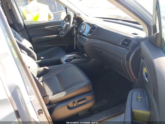 5FNYF5H23NB038853 Honda Pilot 2wd Special Edition