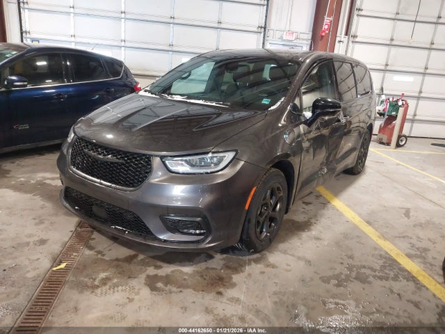 Продажа на аукционе авто 2023 Chrysler Pacifica Hybrid Limited, vin: 2C4RC1S7XPR501542, номер лота: 44162650