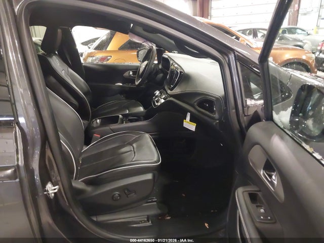 Продажа на аукционе авто 2023 Chrysler Pacifica Hybrid Limited, vin: 2C4RC1S7XPR501542, номер лота: 44162650