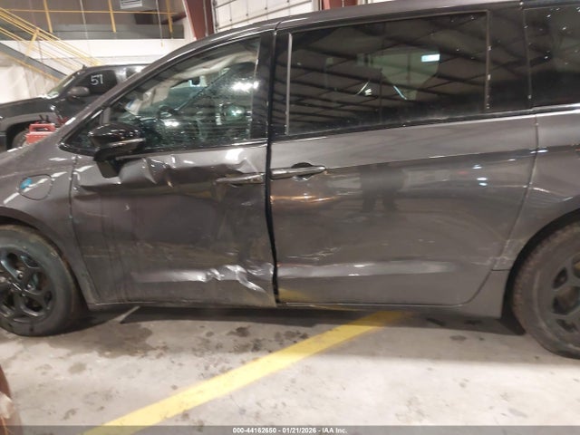Продажа на аукционе авто 2023 Chrysler Pacifica Hybrid Limited, vin: 2C4RC1S7XPR501542, номер лота: 44162650