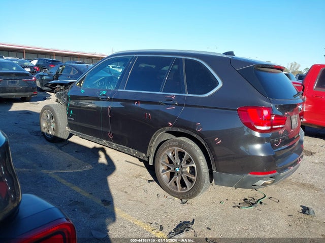 2018 BMW X5 5UXKR2C51J0Z19359 Photo 2