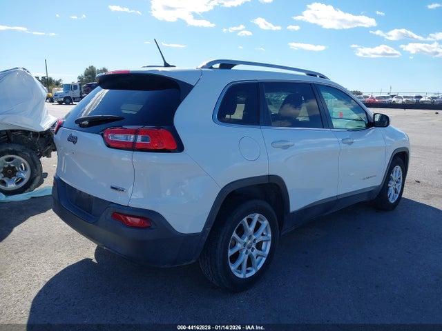 1C4PJLCB0GW319190 Jeep Cherokee Latitude