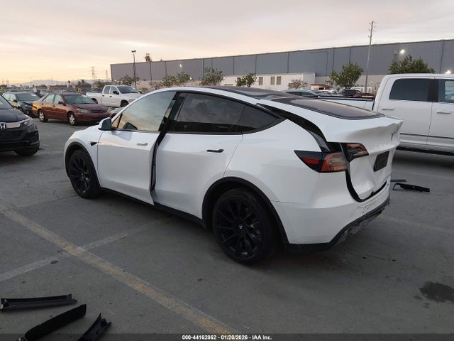 2023 TESLA MODEL Y 7SAYGDEE6PF628976 Photo 2