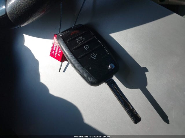 KIA SEDONA LX 2015 KNDMB5C15F6062657 Image 11