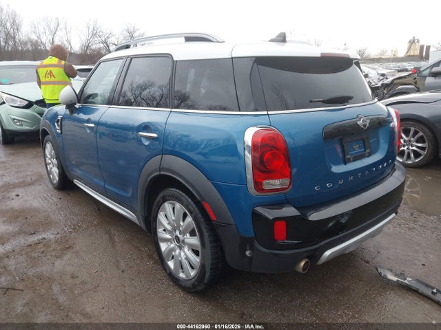 2018 MINI COUNTRYMAN WMZYT5C37J3E61261 Photo 2