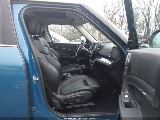 2018 MINI COUNTRYMAN WMZYT5C37J3E61261 Photo 4