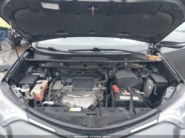JTMRFREV9JJ194716 Toyota Rav4 Xle