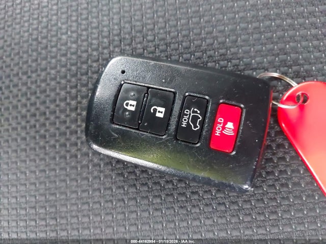 JTMRFREV9JJ194716 Toyota Rav4 Xle