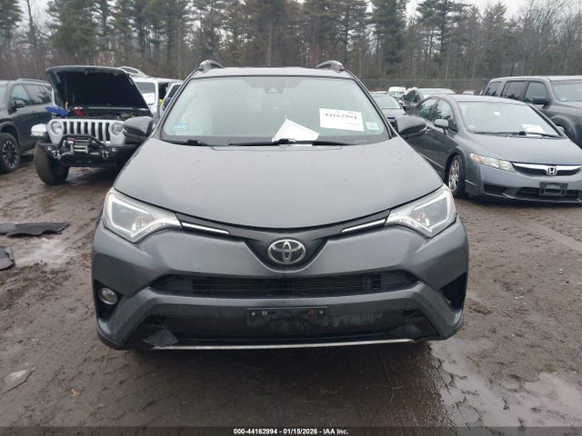 JTMRFREV9JJ194716 Toyota Rav4 Xle