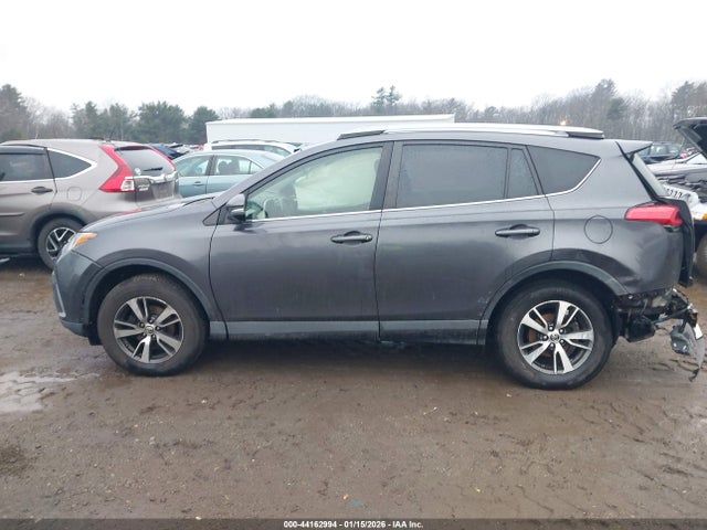 JTMRFREV9JJ194716 Toyota Rav4 Xle