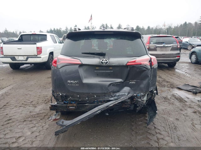 JTMRFREV9JJ194716 Toyota Rav4 Xle