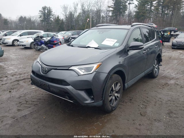 JTMRFREV9JJ194716 Toyota Rav4 Xle