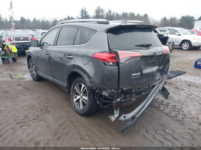 JTMRFREV9JJ194716 Toyota Rav4 Xle