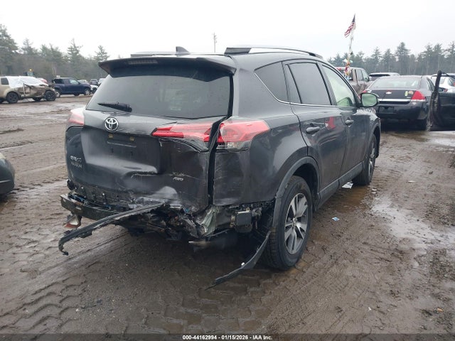 JTMRFREV9JJ194716 Toyota Rav4 Xle
