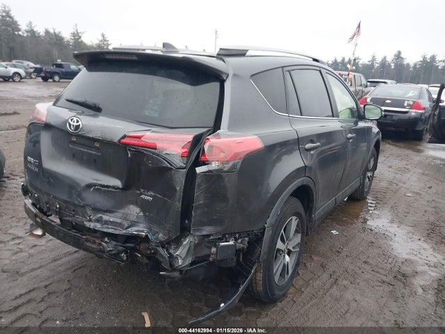 JTMRFREV9JJ194716 Toyota Rav4 Xle