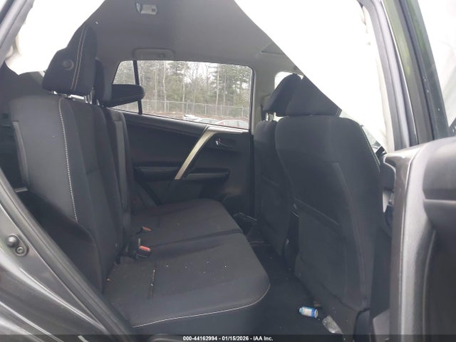 JTMRFREV9JJ194716 Toyota Rav4 Xle