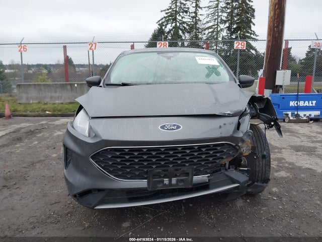 1FMCU9G6XNUB53920 Ford ESCAPE SE