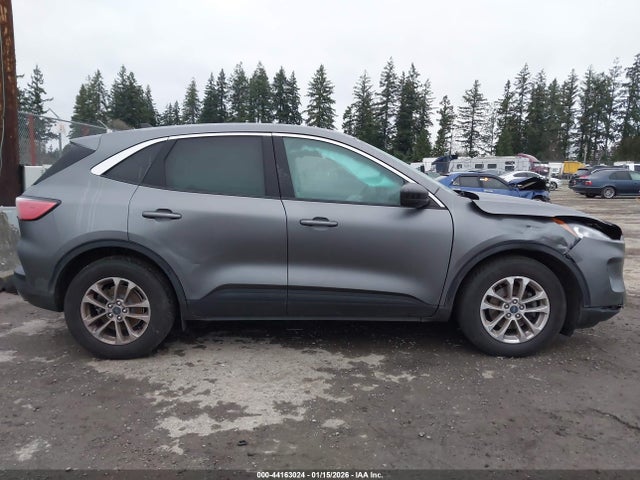 1FMCU9G6XNUB53920 Ford ESCAPE SE
