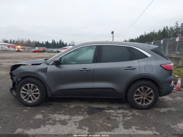 1FMCU9G6XNUB53920 Ford ESCAPE SE