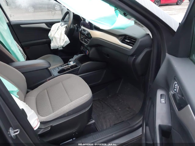 1FMCU9G6XNUB53920 Ford ESCAPE SE