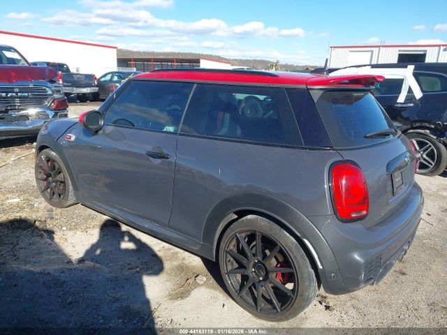 2018 MINI HARDTOP WMWXM9C50J2F66258 Photo 2