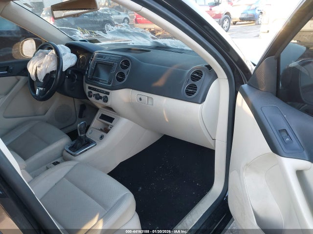 44163188 :رقم المزاد ، WVGBV7AXXHW511945 vin ، 2017 Volkswagen Tiguan 2.0t S مزاد بيع