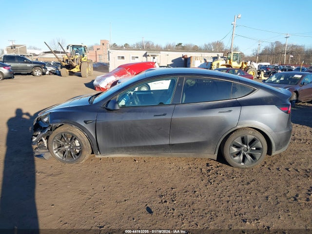 Продаж на аукціоні авто 2024 Tesla Model Y Long Range Dual Motor All-wheel Drive, vin: 7SAYGDEEXRA333993, номер лоту: 44163205