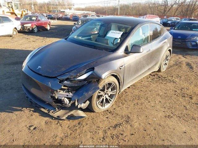 Продаж на аукціоні авто 2024 Tesla Model Y Long Range Dual Motor All-wheel Drive, vin: 7SAYGDEEXRA333993, номер лоту: 44163205