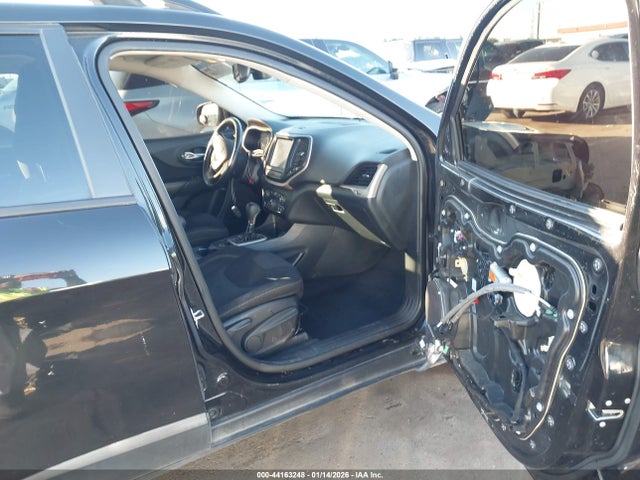 1C4PJLCS0FW770831 Jeep Cherokee Latitude Altitude