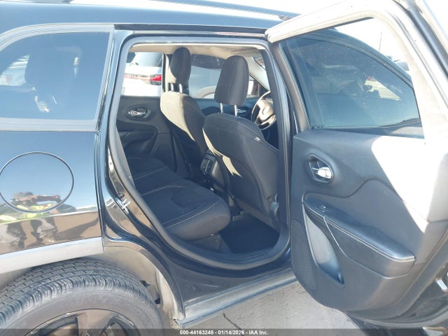 1C4PJLCS0FW770831 Jeep Cherokee Latitude Altitude
