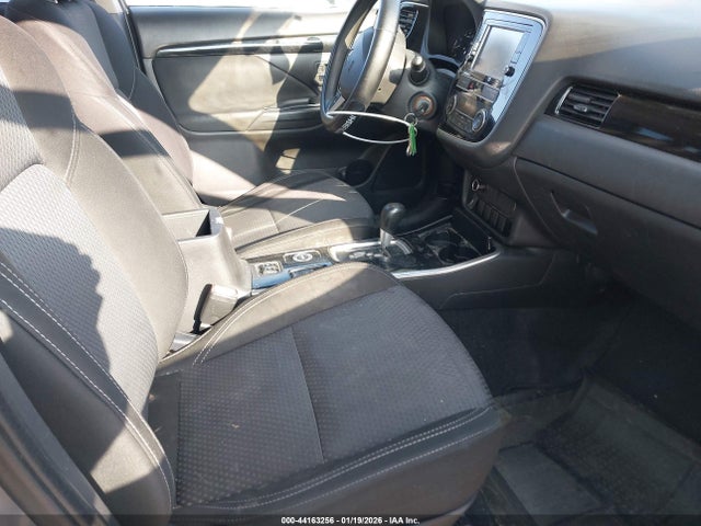 2019 MITSUBISHI OUTLANDER JA4AZ3A39KZ016761 Photo 4