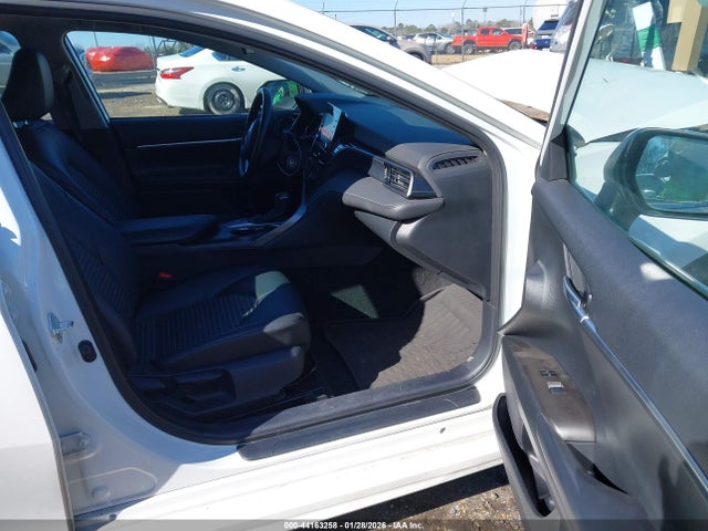 44163258 :رقم المزاد ، 4T1G11AK4PU170345 vin ، 2023 Toyota Camry Se مزاد بيع