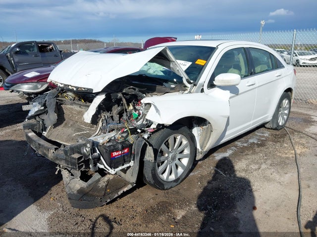 2014 Chrysler 200 Touring მანქანა იყიდება აუქციონზე, vin: 1C3CCBBB8EN179014, აუქციონის ნომერი: 44163346